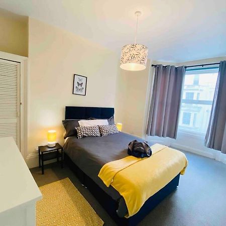 7 Bedroom House In Town Centre Near Beach - Sleeps 13 헤이스팅스 외부 사진