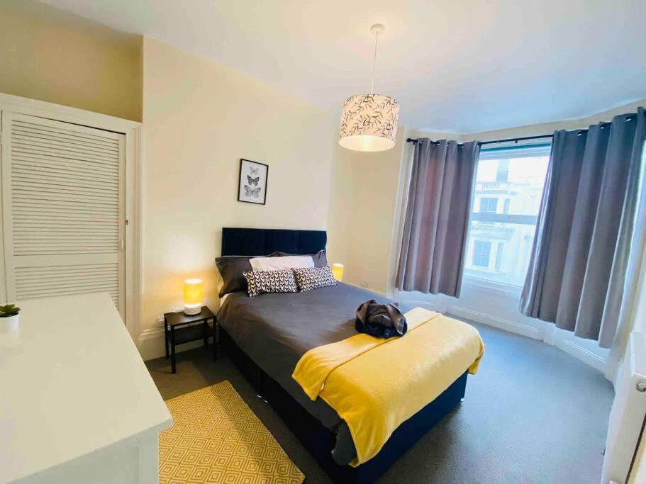 7 Bedroom House In Town Centre Near Beach - Sleeps 13 헤이스팅스 외부 사진
