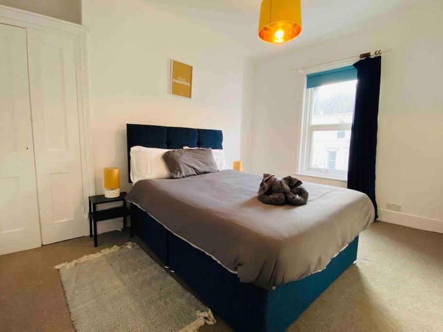 7 Bedroom House In Town Centre Near Beach - Sleeps 13 헤이스팅스 외부 사진