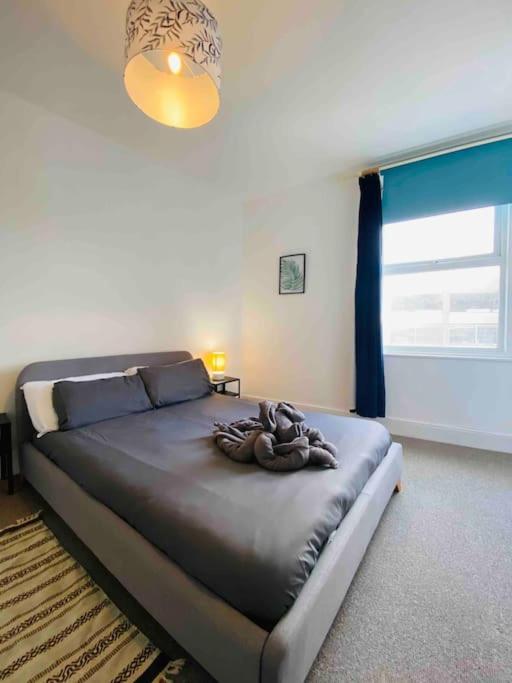 7 Bedroom House In Town Centre Near Beach - Sleeps 13 헤이스팅스 외부 사진