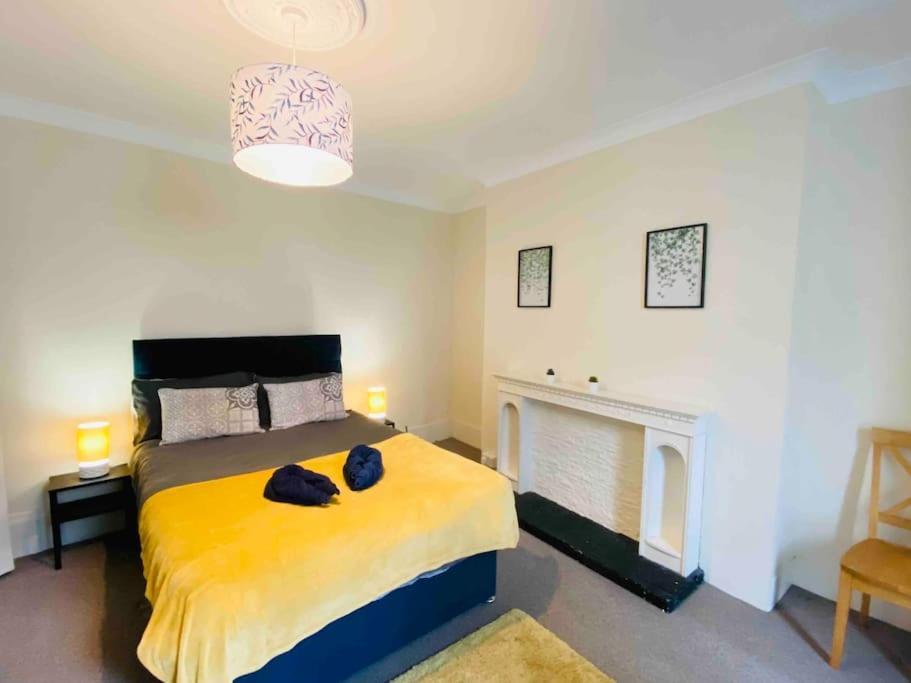 7 Bedroom House In Town Centre Near Beach - Sleeps 13 헤이스팅스 외부 사진